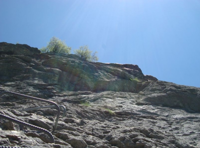Asciende por la vía ferrata